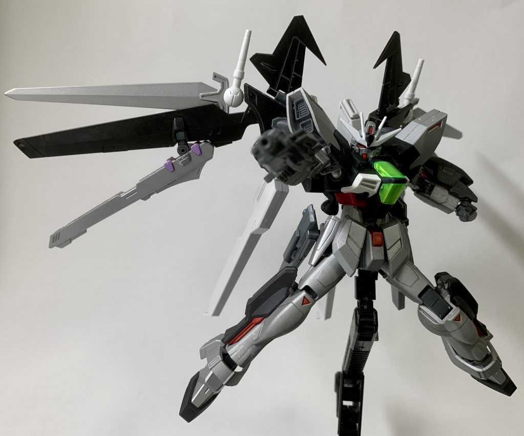 ライフル腰にはビームキャノンも取り付けています。