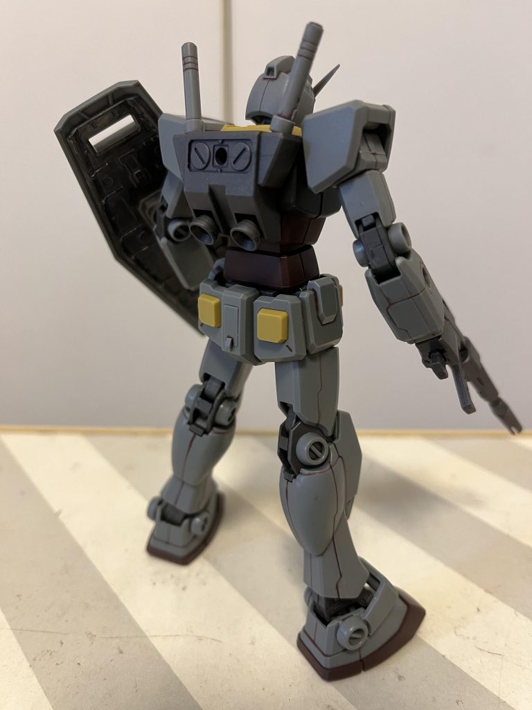 ホントは普通にデカールも貼るつもりだったのですが。まさかリアルタイプ再現用のデカールが水転写だとは思ってなかったのでw HGに水転写を貼る気力はありませんでした。でも、デカールなしだと、ダークダガーの親玉的な雰囲気でこれはこれで！