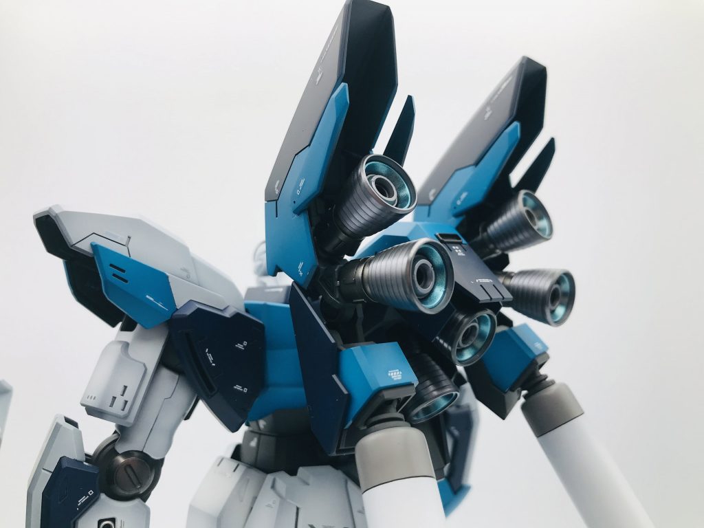 バーニアと内部フレームの一部は擦ると光るM rメタルカラーで塗装。