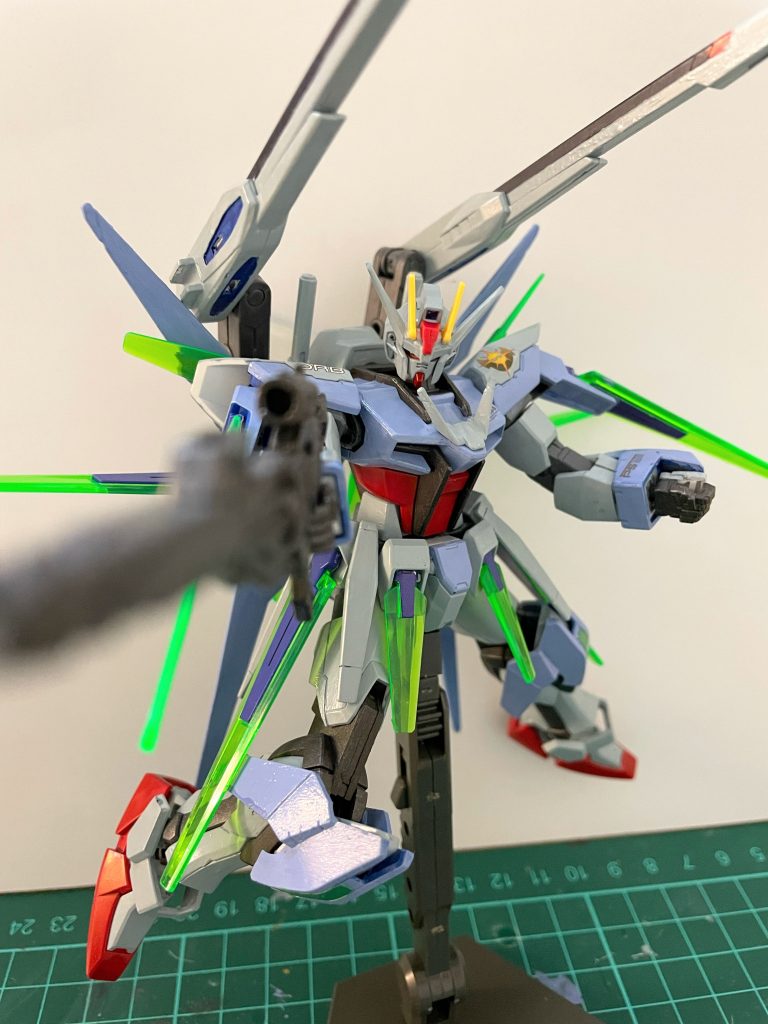 近接、中距離、長距離戦すべてに対応可能です。