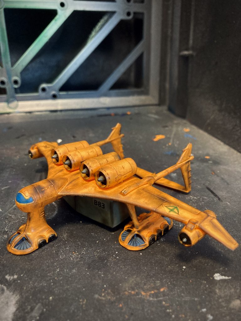 筆全塗り&ウェザリングマスター。結構パーツ細かくて、最近のガンプラって作りやすくなってるのねと痛感。4〜5色で塗れました。説明書のカラーガイドを参考に。本体色の指定がオレンジイエロー100%だったけど、少し白と黄色混ぜました。