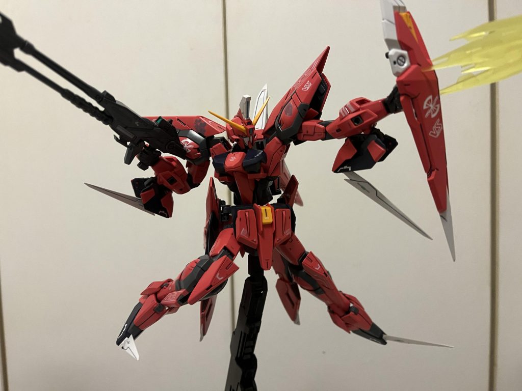 やっぱ手に持ってる方がガードしてる感出てカッコいいですし！