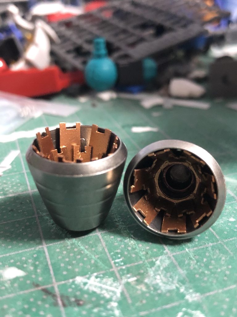 バーニアが大きいので、前からやってみたかった内部ディテールを追加。