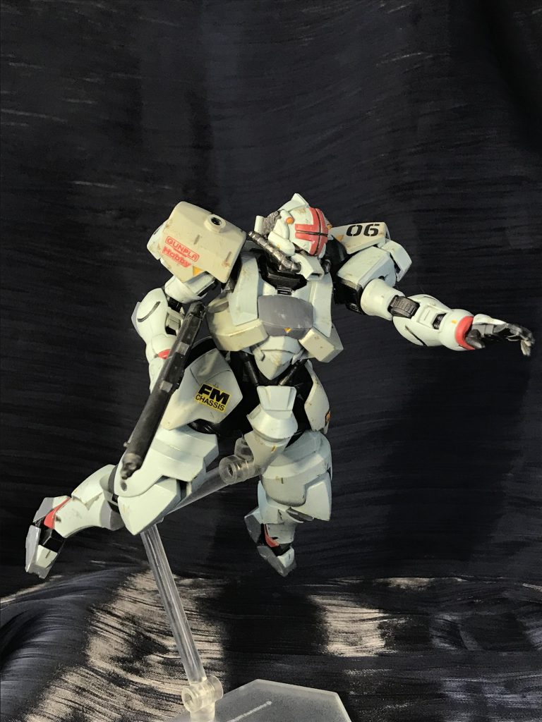 こうすると全然モビルスーツっぽいですね。