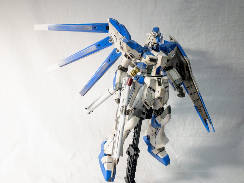 いつもは本体だけで力尽きますが、今回は武器まで頑張りました。とは言っても、ビームライフルをオールペンしたくらいで、凝ったつくりはしてません。