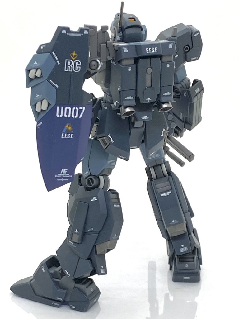 各部バーニア、ビームライフル先端、アンテナ→(ガイア)フレームメタリック(1)各メカ凹凸部、ビームライフル本体→(クレオス)RLM75グレーバイオレット襟、シールド部等→(クレオス)ガンダムカラーティターンズブルー2ミサイル、動力パイプ→(ガイア)ニュートラルグレーⅡ本体ネービーブルー部合わせ目→(クレオス)ネービーブルー70％+インディブルー15％+ブラック15％+色の源シアン＆マゼンタ＆クールホワイト極少量