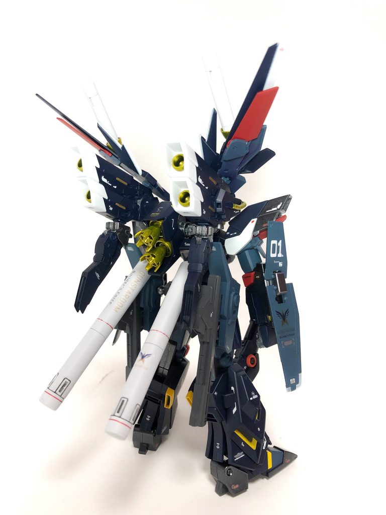 ◆正面、背面◆機体形式番号GSD-01-KB。本機はモノアイガンダムのシスクードをモチーフにZZ、Ex-S、デルタカイ、シナンジュといった第4世代MSのパーツを盛り込み一つにまとめている。ダイバーの宇宙世紀好きをアピールしつつ自身の専用機として形に残すことが出来た。