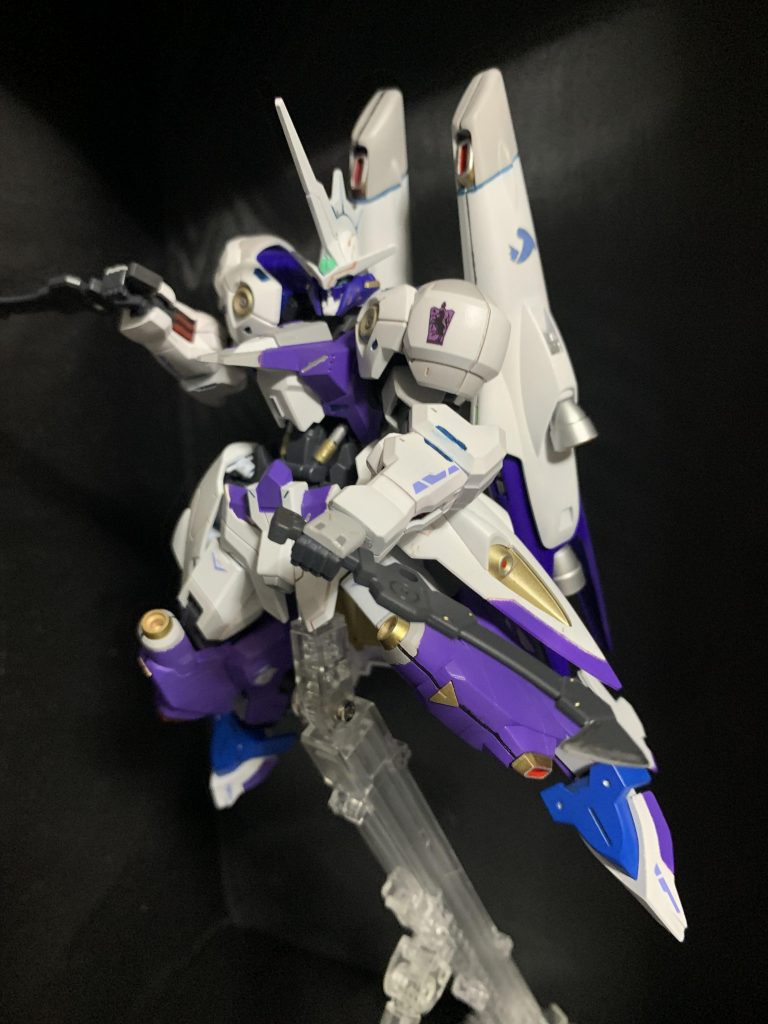 槍ではなくナイフ笑