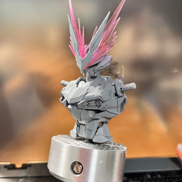 製作中の作品もあげれるんですね😊試しに今作ってる機体を貼っときますLEDをカメラアイに仕込んだのでおめめバッチリ👀（2枚目）