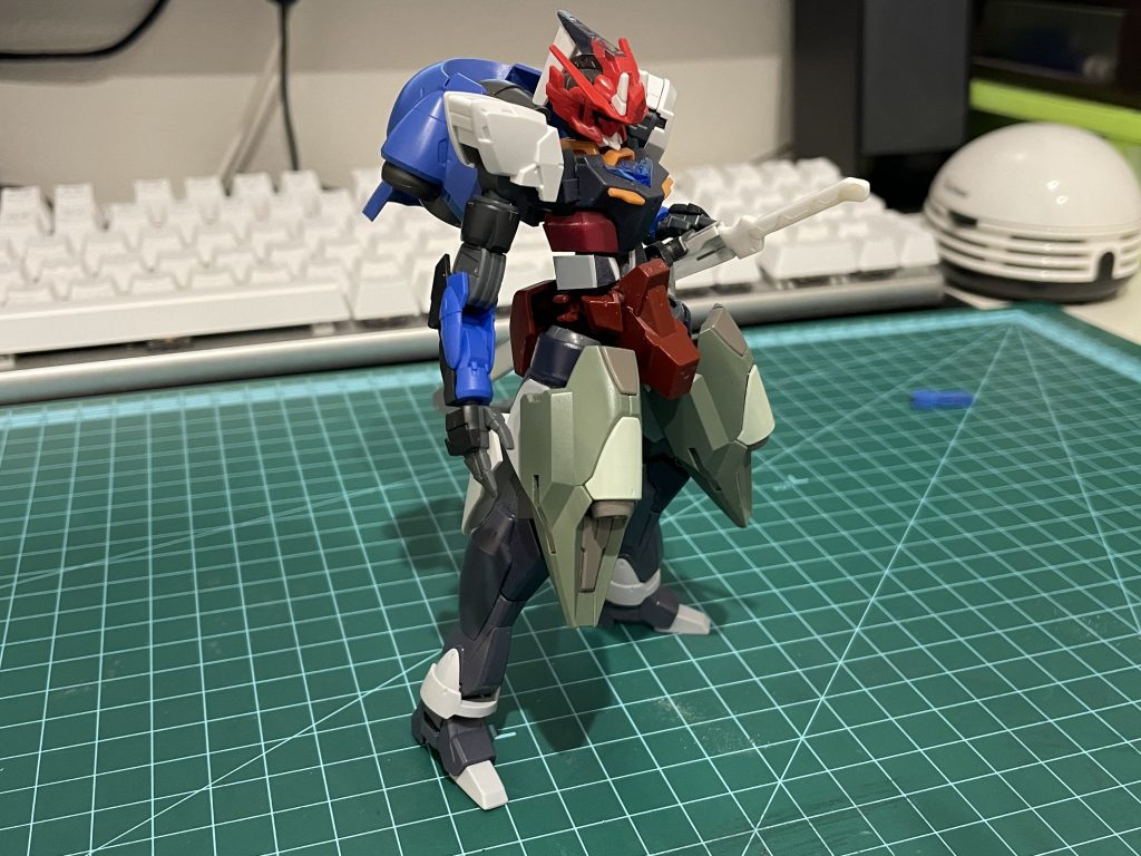 本体の塗装前状態です。コアガンダムの腰を別パーツ化したくらいで、それ以外はあまり大きなことはやってません。