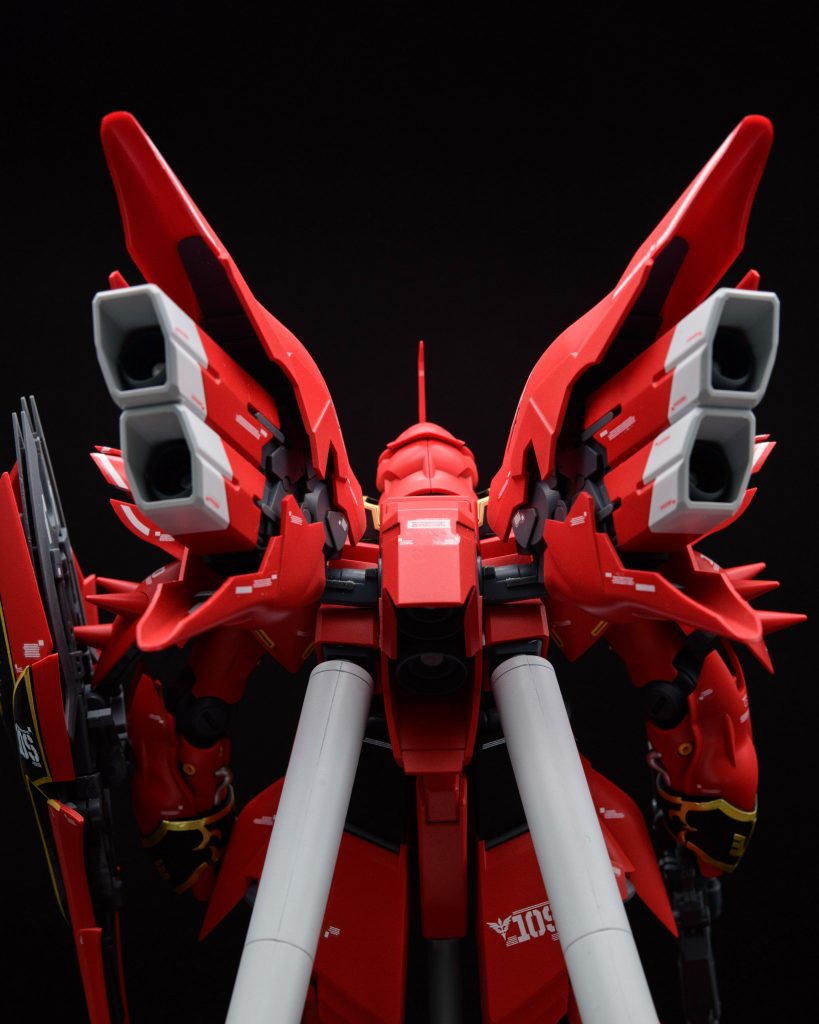 前に塗装したサザビーよりも明るい赤にしてみました。