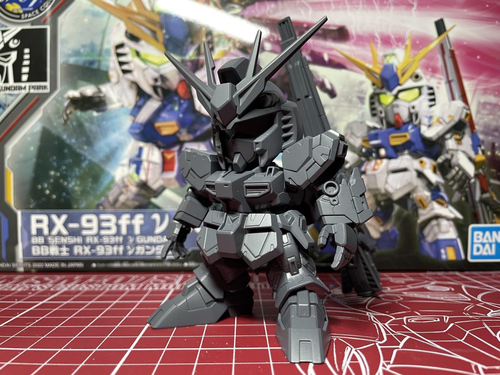 濃いめのグレーで下地を作り全体確認、サフを吹く前にモールドの彫り直しをしてあります