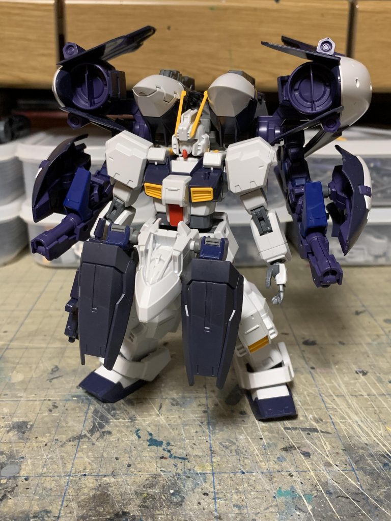 次いで余っていたキハールⅡの両腕を取り付け、ゼルトザームアームズのフォールディングランチャー×2とテルティウムアームズのシールドを装着。