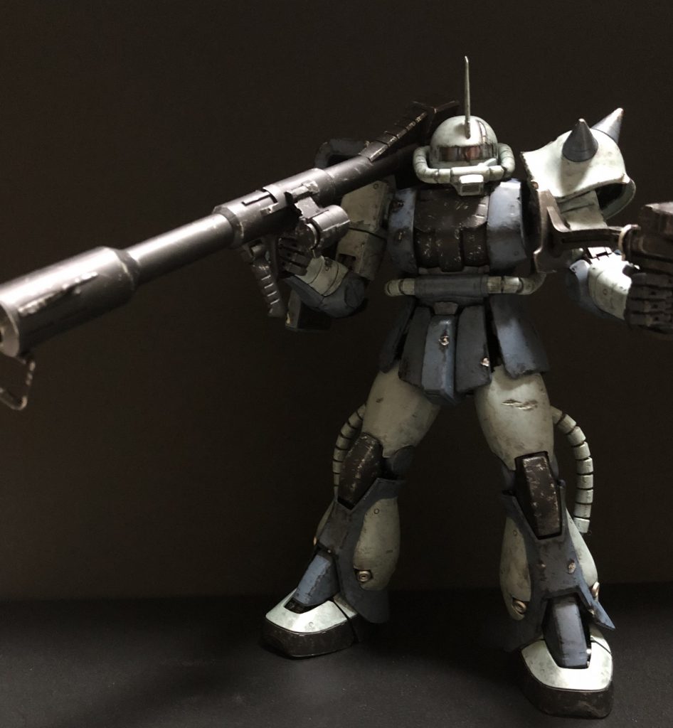 ジャイアントバズとザクマシンガンを両手持ち…大き過ぎて撮りずらい😵