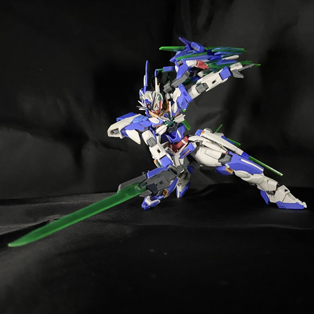 GNファクルスファルクスとは日本刀のようにしなったギリシャやローマの剣。HGクアンタに付属のGNソードVをベースに改造しました。