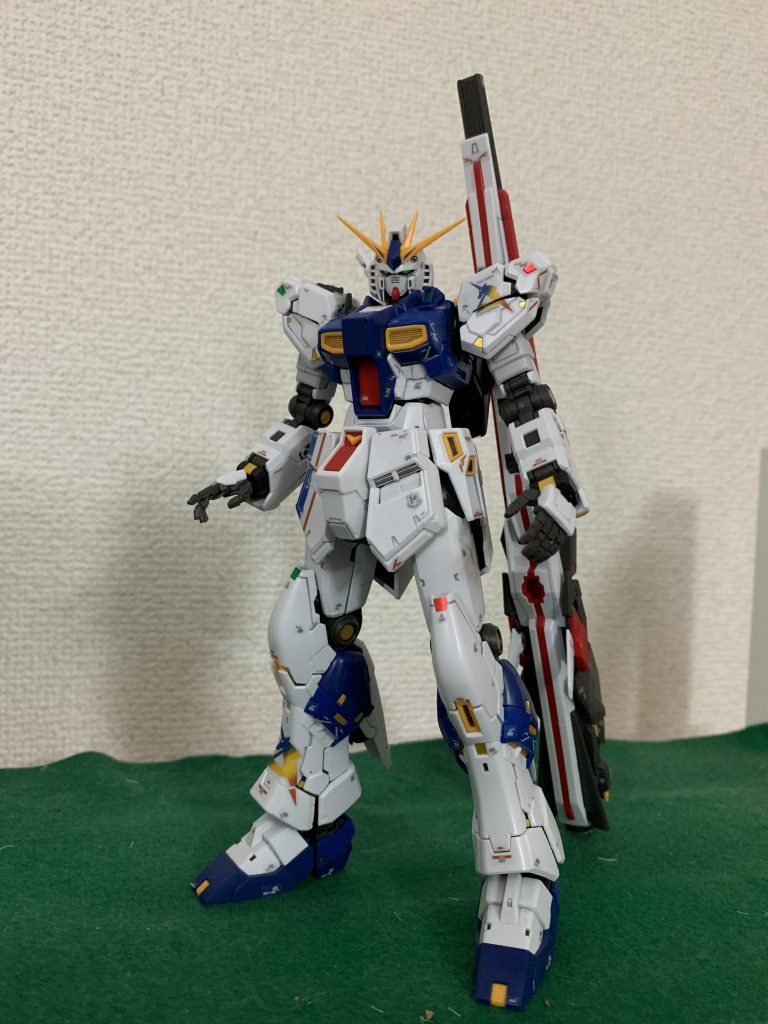 実物台のものと同じポーズ。組み立て、スミ入れ等に7時間デカール貼りに4時間。最後につや消しぷしゅー初めてデカール貼ってみましたが、めっちゃシンドイw爪楊枝でなくピンセット（持ってない）使えばよかったんでしょうかね。何枚ものデカールが犠牲になりました。やはり実物台みたくデカール貼りたかったんや。