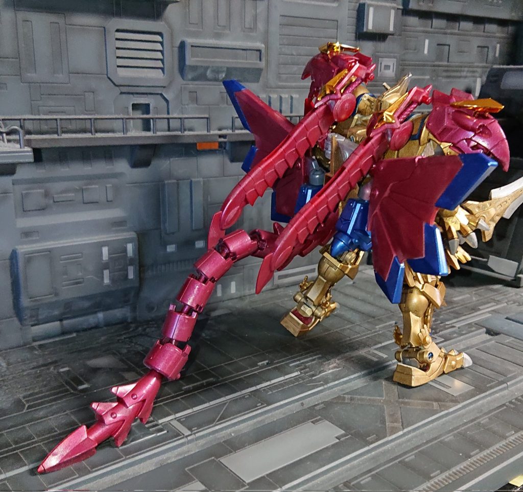 尾も30MMのパーツで延長背中にバトルアームズのジョイントでダブルソード