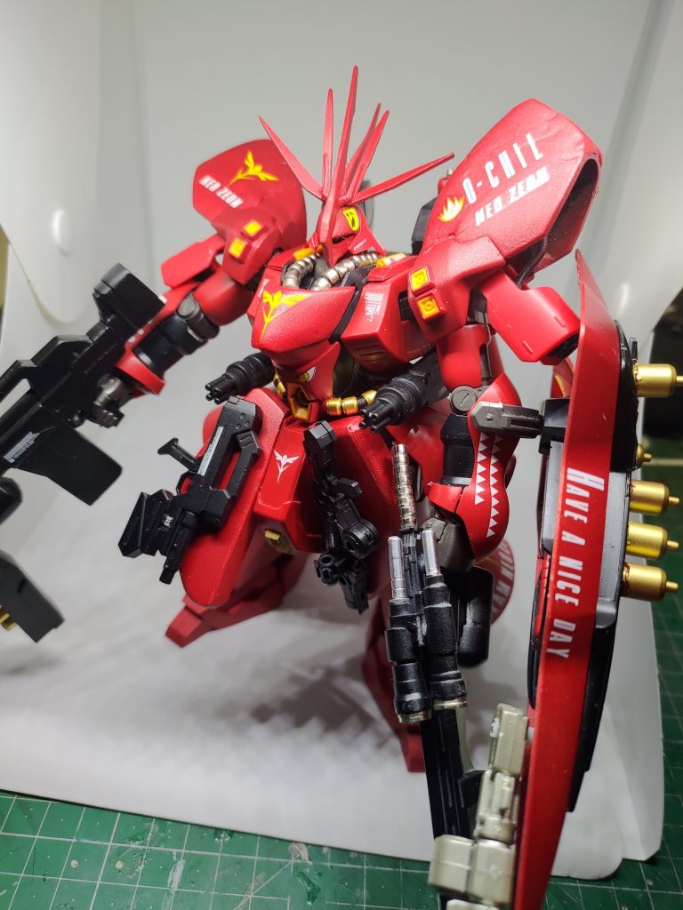 シールドにはスラング等のデカールを貼りました