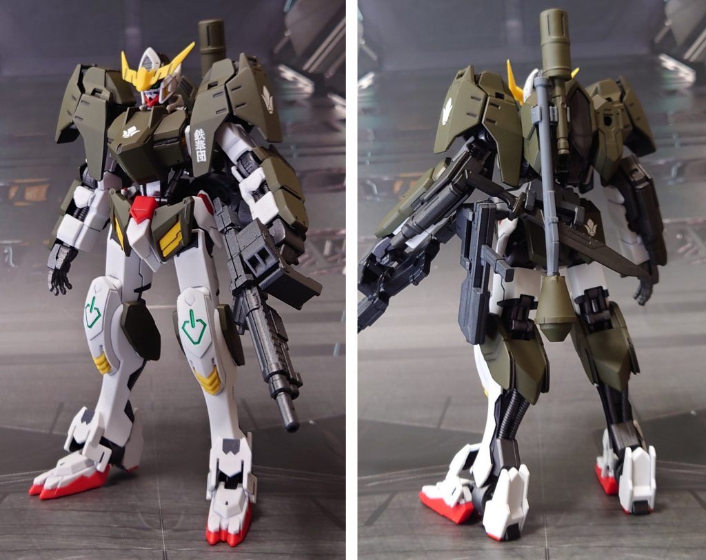 バルバトスルスクス、基本形態の前後ろ。バルバトス第6形態をベースとし、手首は射撃武器を持つため、HGUCジム系の手首に置き換え。腰フロントアーマーはルプスレクスの物と交換。頭部ツインアイは、右をフィニッシュシートの蛍光レッド、左をミラーフィニッシュ→クリアグリーンの重ね貼りてオッドアイに。塗装は鉄華団ジャケットをイメージした、オリーブドラブ主体。