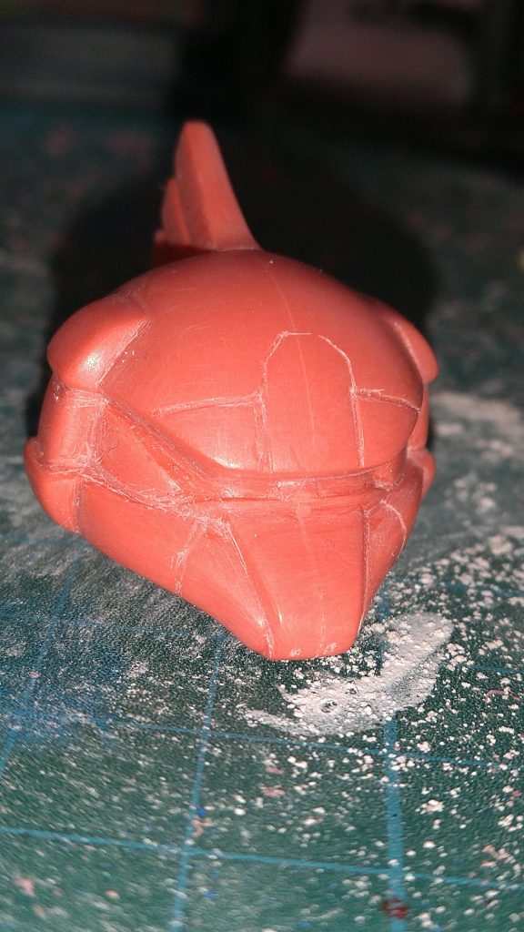 頭部の幅を2ミリほど短縮しました。アップにするとスジボリのヨレヨレ感が目立ちますね笑