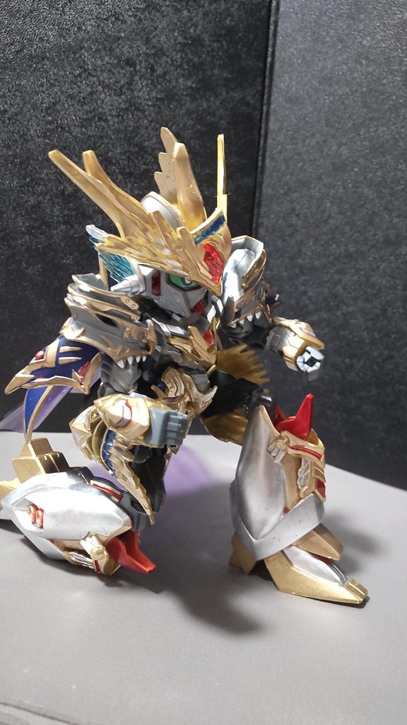 可動域に関しては、腕は肘が90度、脚部は膝を二重関節にしているので、膝立ちなどは余裕で出来ます。