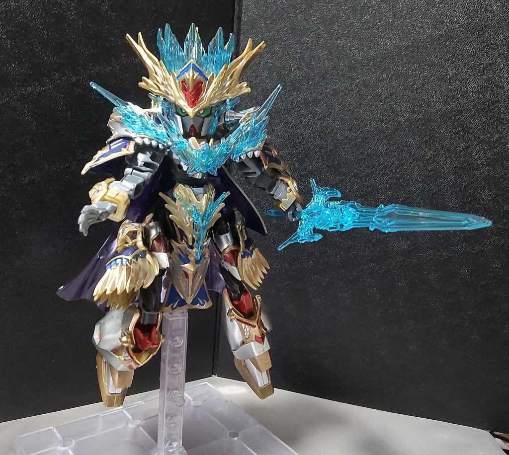 アーサーガンダム唯一の武器がこの「王剣エクスカリバー」剣使用時には装甲にエフェクトパーツを追加します。