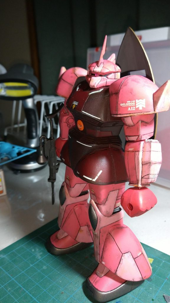 パネルごとの塗り分けにも挑戦しましたが、マスキング不足ではみ出た部分をウェザリングで誤魔化してます。