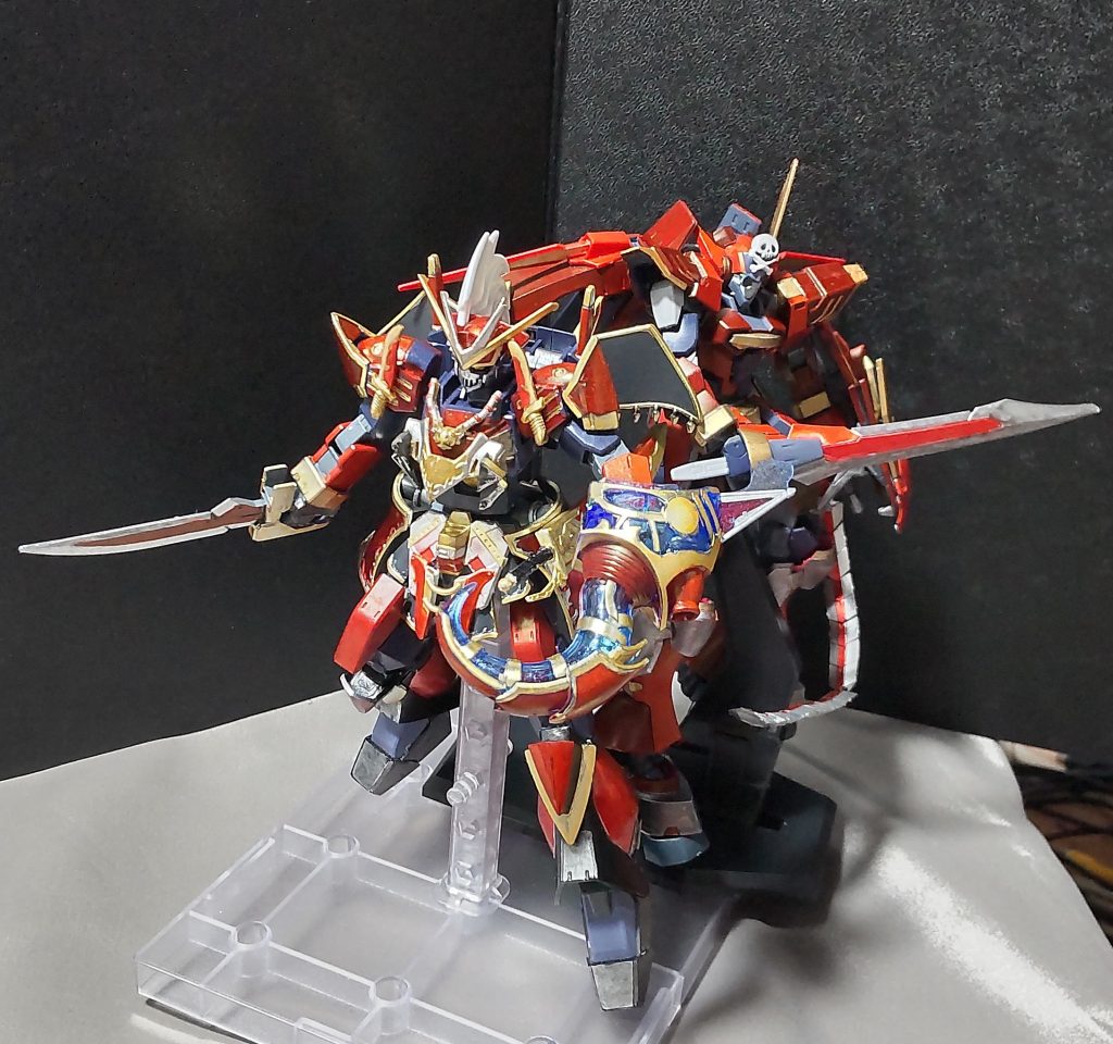 「行くよメアリ！狩りの時間だ！！」「アハハ！まかせときなよ、アン！」この二人が一緒になって戦うと、その戦場は瞬く間に紅く染め上げられる為、彼女らを恐れる者たちから「惨劇の紅薔薇姉妹」と畏怖されている。