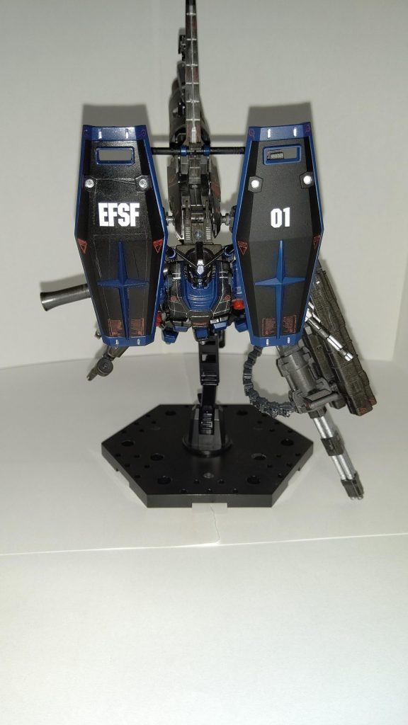 高速巡航体勢。このシールド二枚で隕石等の障害物から機体を保護します。これってサンボルのフルアーマーガン))