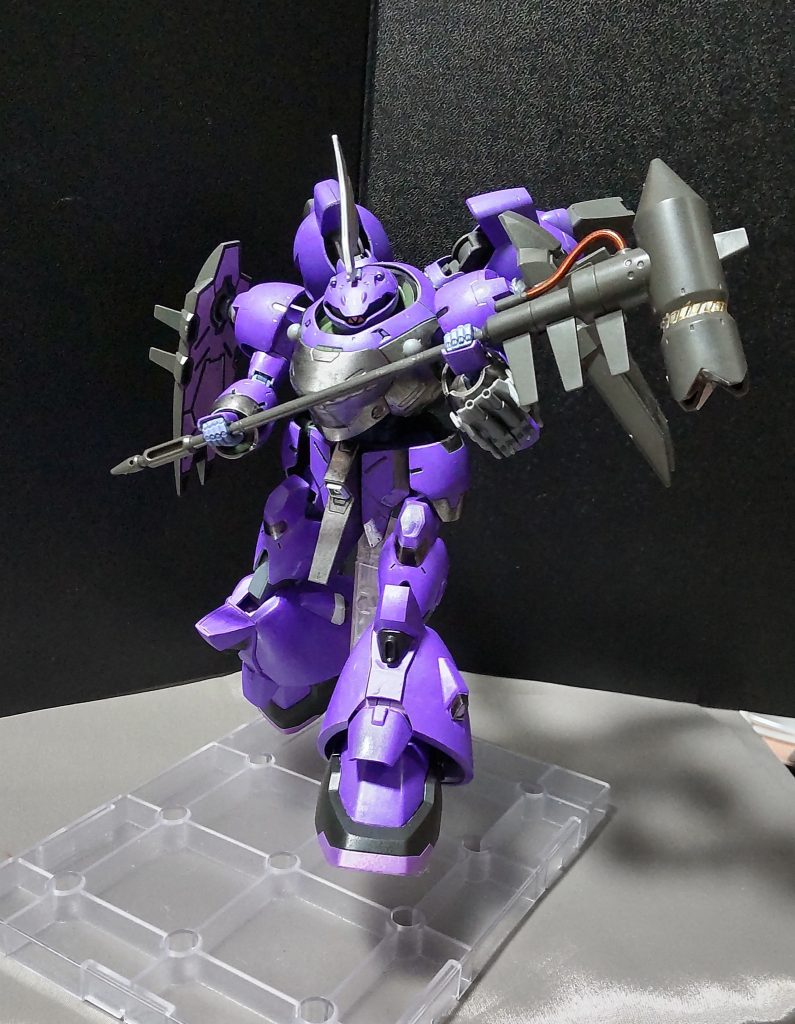 マイニングハンマーはガンダムウヴァルより流用しています。尖っている先端部で叩いたり、反対側はドリルのように旋回するので、抉るように相手を粉砕します。