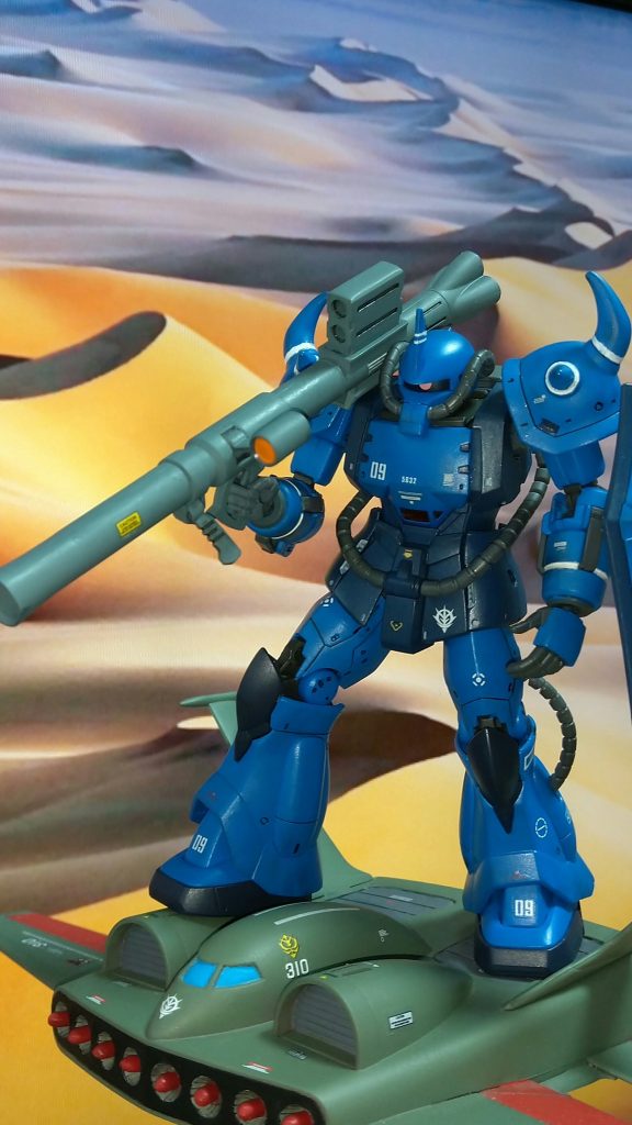 プロトタイプグフを作った時に、前から積んでありましたドダイに載せてみたかったので、セットで作製しました。ドダイの赤いカラーを変えてみたかったので、コムサイから、ザクの降りてくるシーンからヒントを得て、ザクカラーをメインに塗装しました。