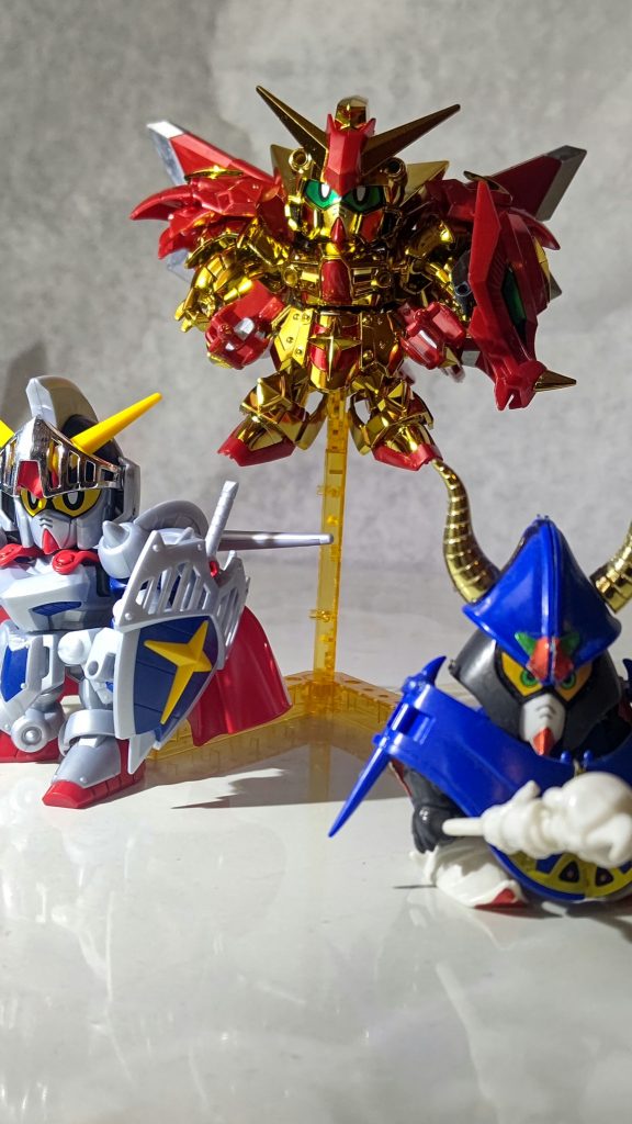 私に初めて「光と闇が合わさって最強に見える」を魅せてくれた存在。一般販売品なのになかなか高額なのも納得な全身金メッキ。お蔭で素手で迂闊に触れない(汗)  スマンな甥っ子、これは触らせてやれないわ(苦笑)