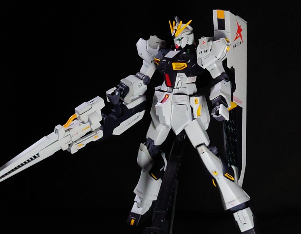 装備はフィンファンネルに代わりロングライフルとサイコフレームフィンに