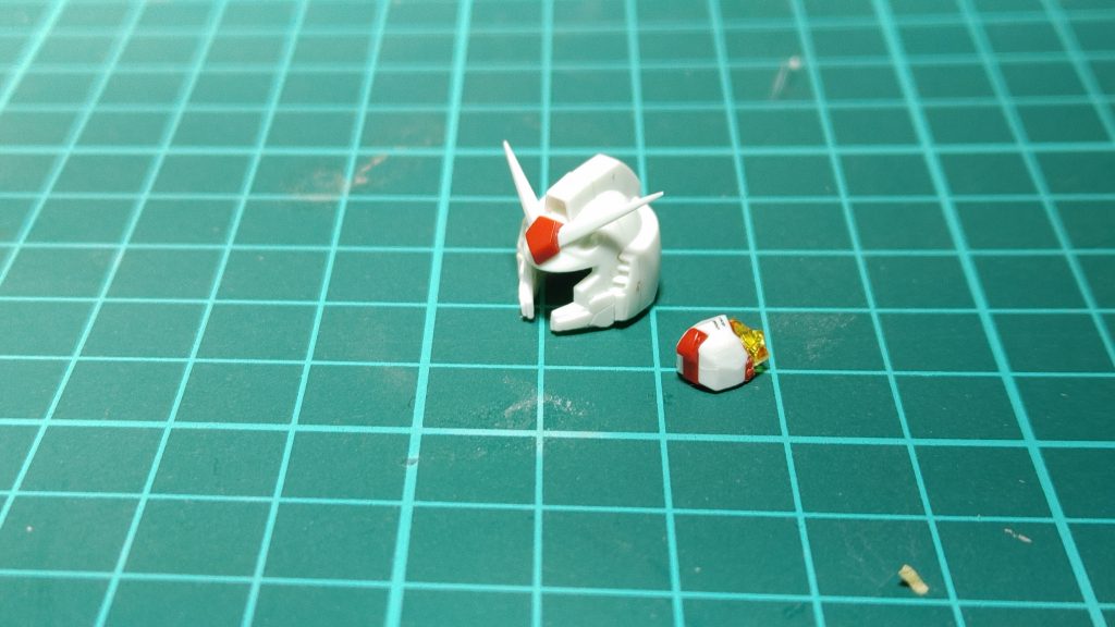 頭部はキャプテンのヘルメットをイメージして、プラ板でジム・ストライカーカスタムの様な形状に変更しています。