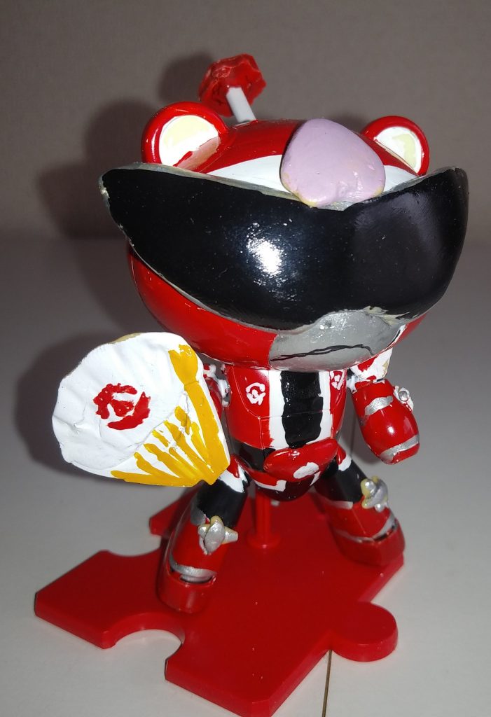 そして、扇子(^ω^)ガンプラのランナーの真ん中にある丸部分の半分を使い、あとは、エポキシパテとプラ板。   