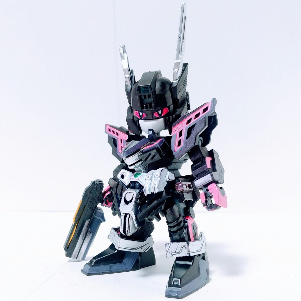 バイザーオフ形態本来作るつもりがなかったが、騒動が落ち着いた後GBN内で特撮ファンへのあたりが強くなったために仕方なく設けた形態　ひっそりとGBNに参加したのもその所為である特撮ファンもガンダムファンも根本は同じだと思うが