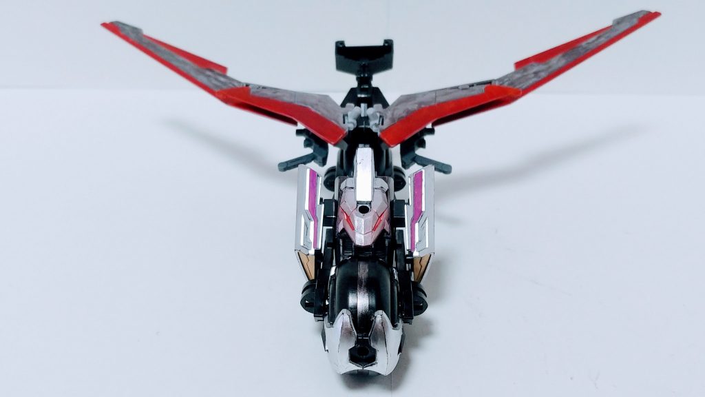 Anymore Time : Ｗ平成11作品目のヒーローが搭乗するマシンを模した鎧　ジェットエンジンに加え、スタビライザー、ウイングで空中での安定性と急速旋回性能を得ている　主翼前縁の振動刃であるスクランブルカッターを武器とする。