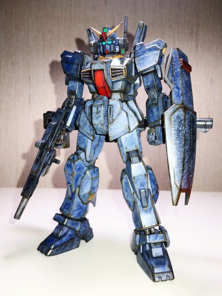 凛々しい基本アングル。成型色を残しつつドライブラシで全体の色合いを調整。