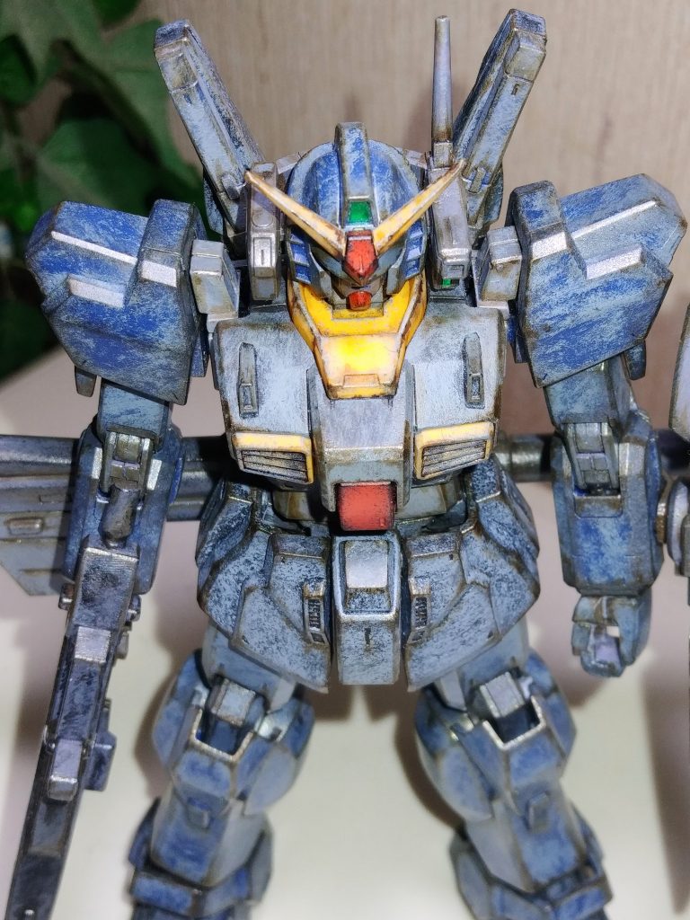 上からのワンショット。ティターンズカラーってウェザリング泣かせですね。