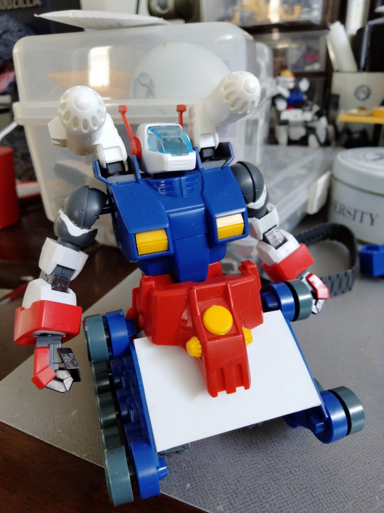 タンクは両側の車両のみが余ってた状態やったので、プラ板にジャンクパーツ等を合わせて作りました。