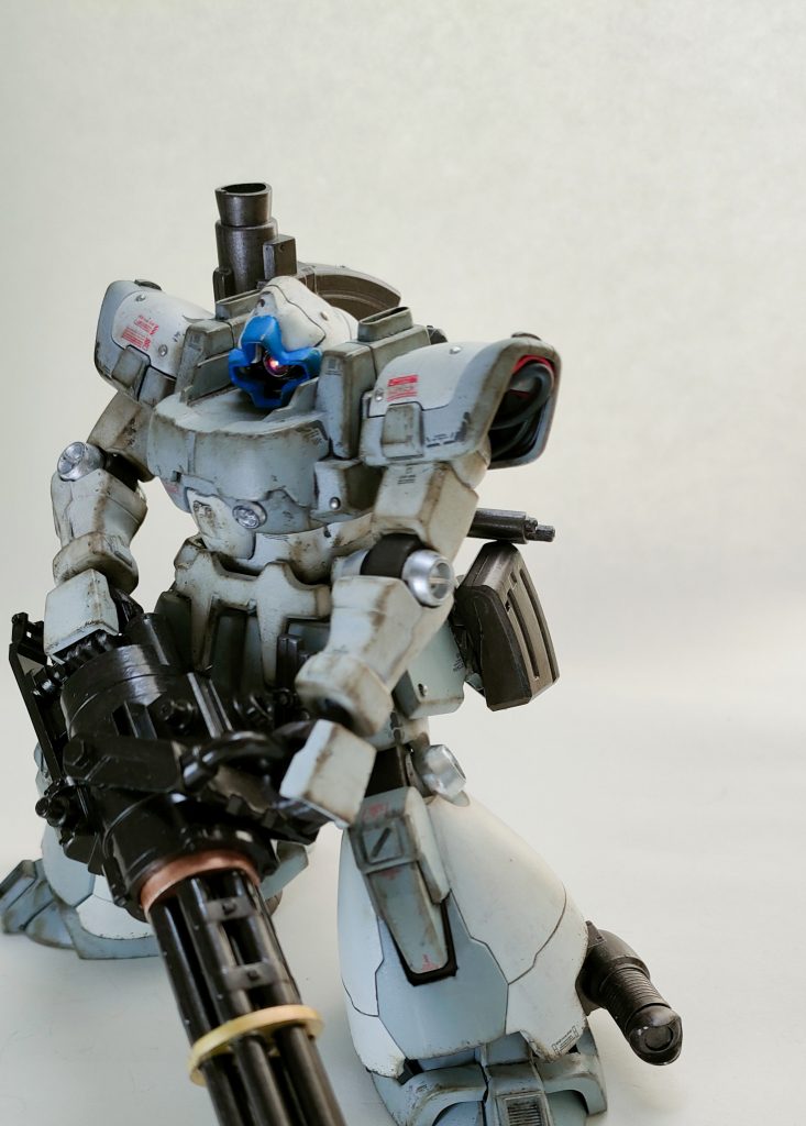 ガトリング両手持ち構え。