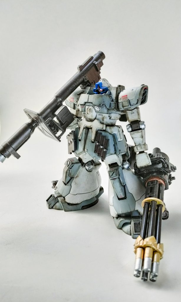 いつもどおり水性ホビーカラーの筆塗りでウェザリング仕上げです。ガトリングはなんかその辺にあったので色塗って装備させました。