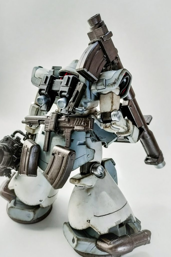 バックショット。頭部後方からもスプリングとワイヤーがちょっとだけ見えるようにしてみました。