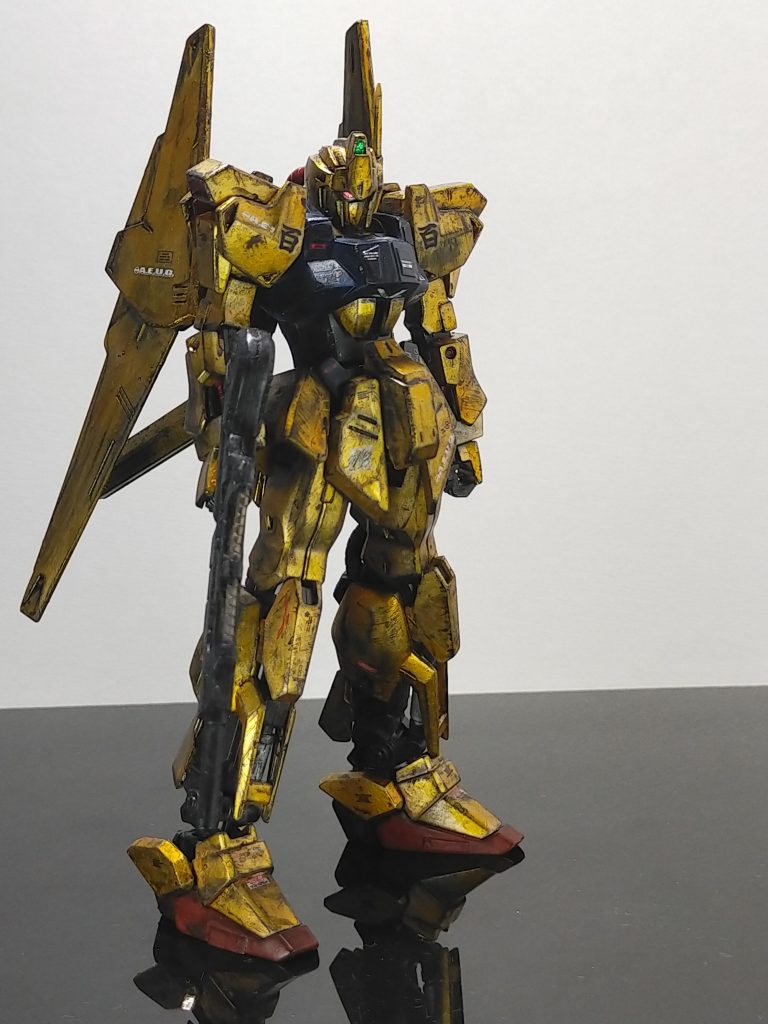 いつものシールド無しの立ち姿も決まってます。