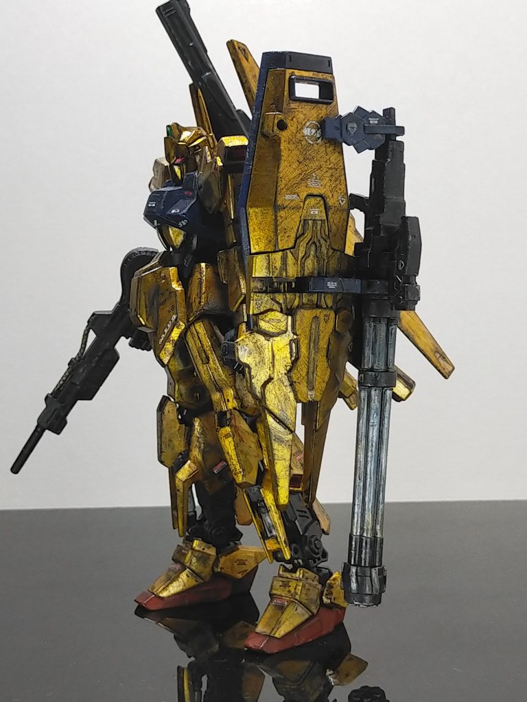 クリプス戦役終盤を想定しながら、流石にクワトロ大尉でも傷位は作っていただろうしコーティングも剥がれていただろなぁと思いながら。