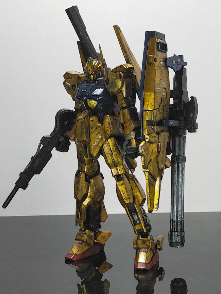 イメージとしてはまだまだ終わりたく無いクワトロ大尉をイメージ。シールドを持つことが少なかったの百式。ただのシールドでは面白く無い！という事でガンダムベース限定のシステムウェポンを使用。シールドにガトリングガンを装着可能なので火力も上昇。