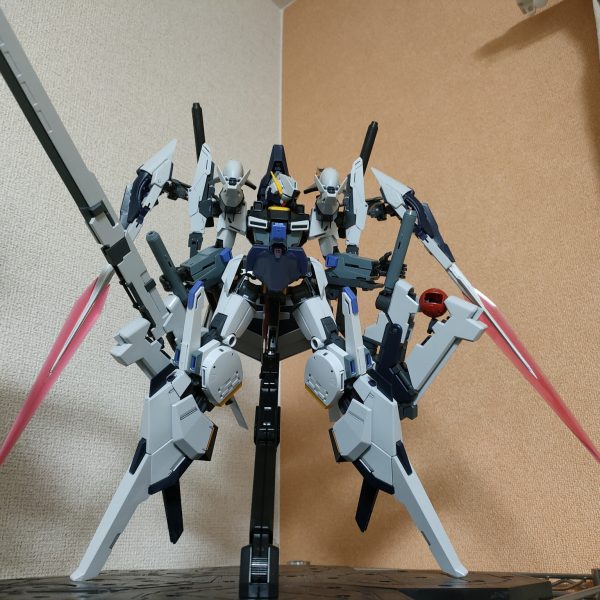 ガンダムMk-Vやってますゼグツヴァイみたいに改造したり、ヘイズルのサブアームつけたり、やろうと思ったら色々できそうです※ちなみに我が家のFAZZとやり合ったら最後フルドドクローでトドメを刺すと思います。（2枚目）