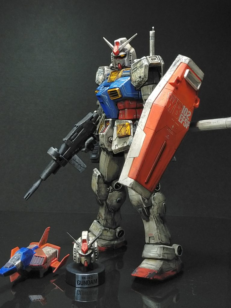 今まで何体RX78ガンダムを作ってきたのでしょうか・・・ファースト世代としては10体以上は確実かな?なんて思いましたが、最近のガンプラの完成度には驚くばかりです。