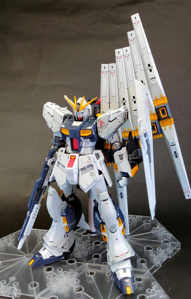 ハイニューから脚、肩、腰のサイドアーマーを強奪しました狙っていたかのように軸経がピッタリ要所要所にメタルパーツを入れています