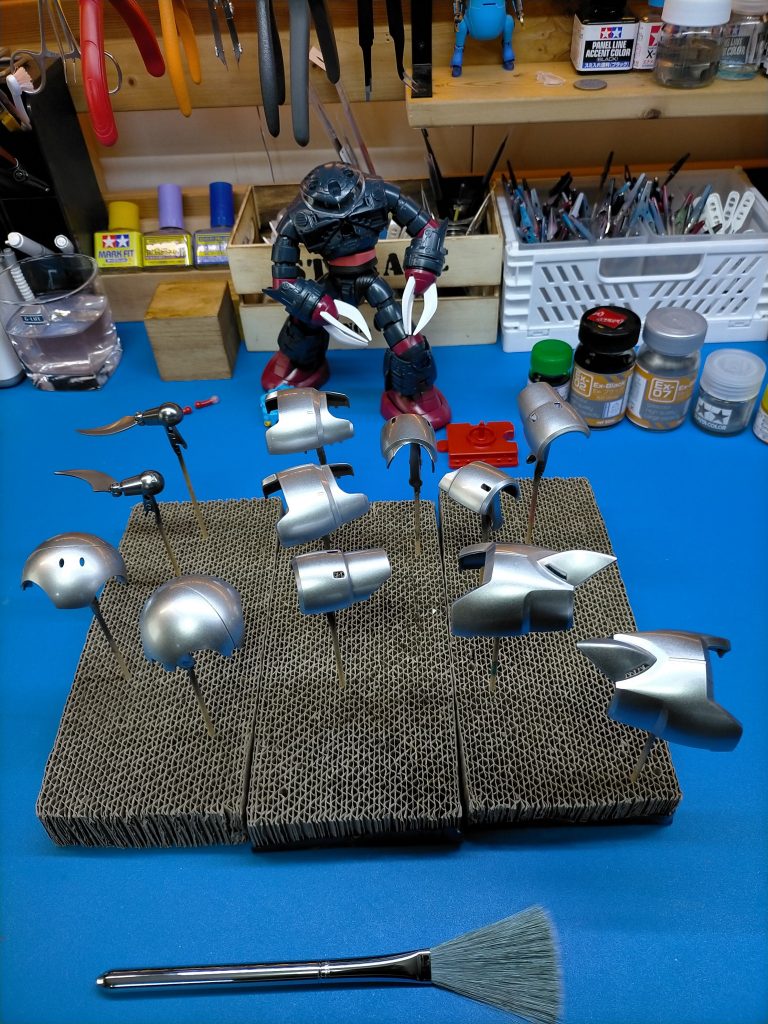 ベースシルバー塗装　この後クリアイエロー２回重ね塗り